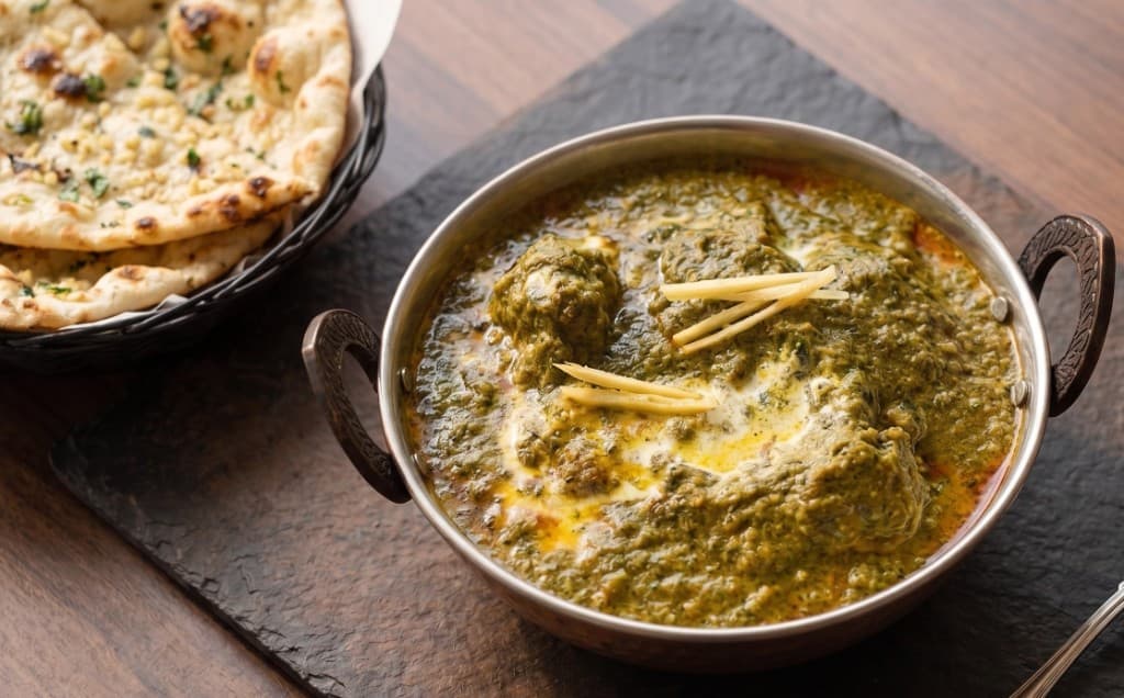Ooty Special Nilgiri Korma Lamb in a fresh spinach and mint gravy with garlic naan